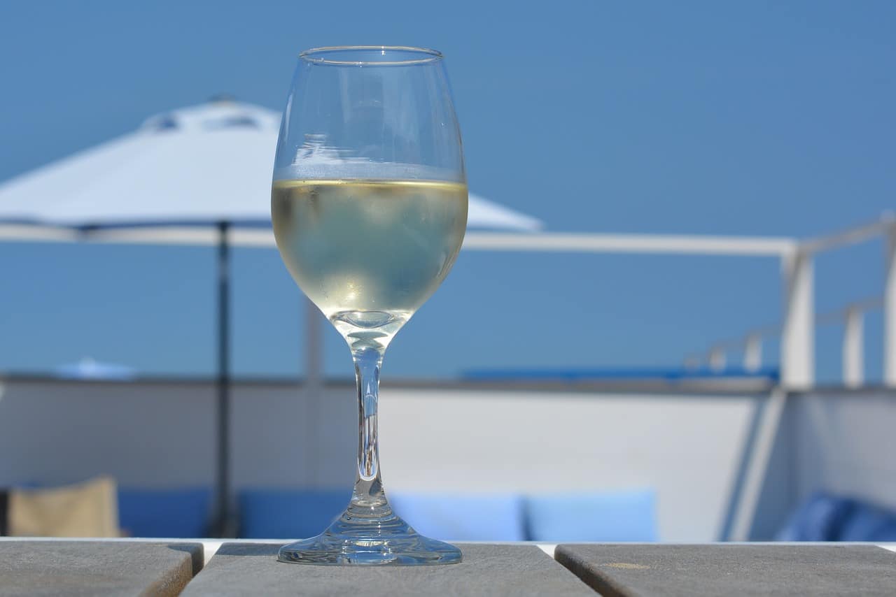 Some wine in the sun at the coral sands harbor island beach bar